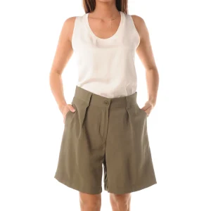 Bermuda donna Lokita LOK004