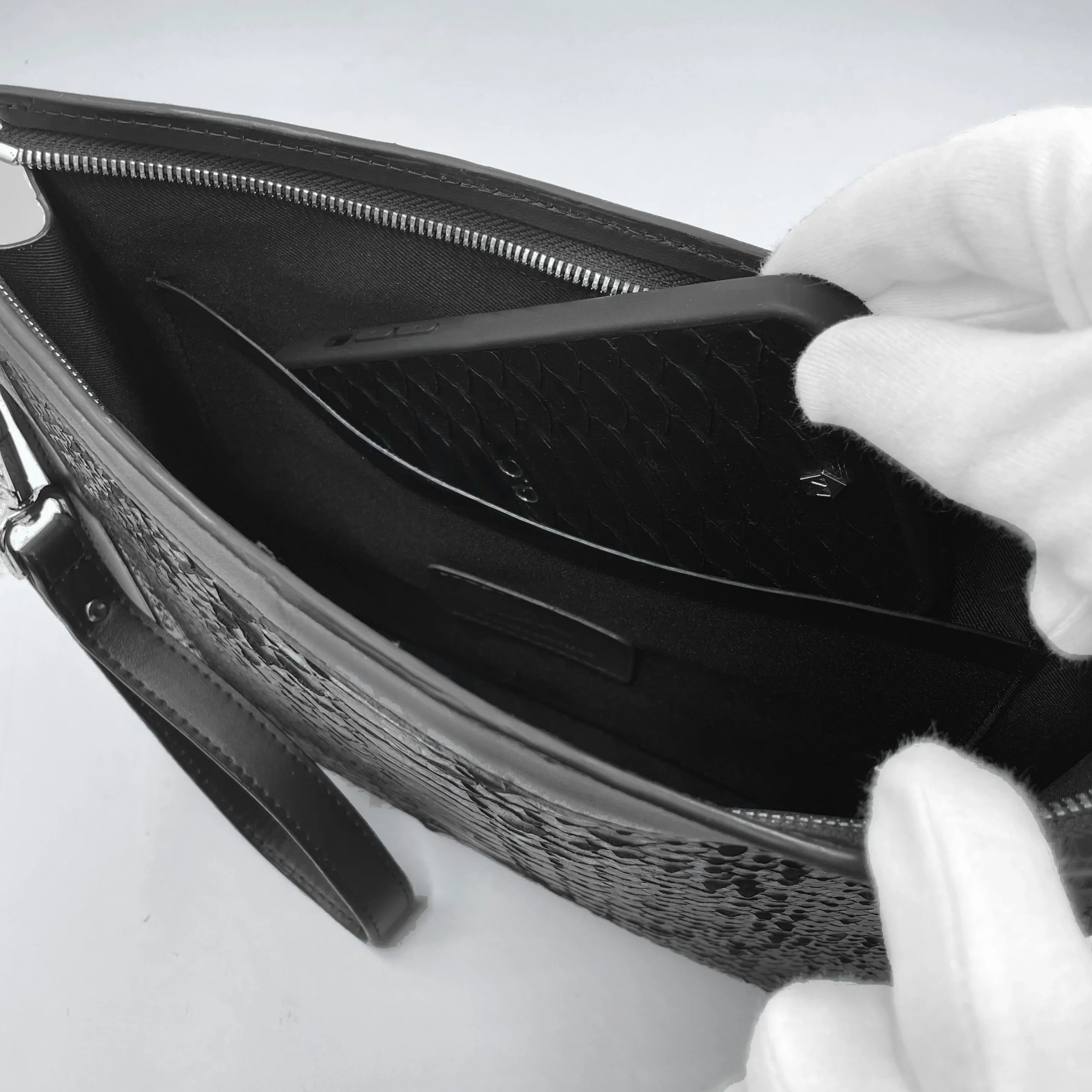 Pochette clutch borsello Uomo in vera pelle di Pitone - Personalizzabile con iniziali - Nero - immagine 8